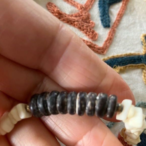 ALL CORAL WHITE AND GREEN NECKLACE 18” BARREL CLASP - Picture 8 of 17